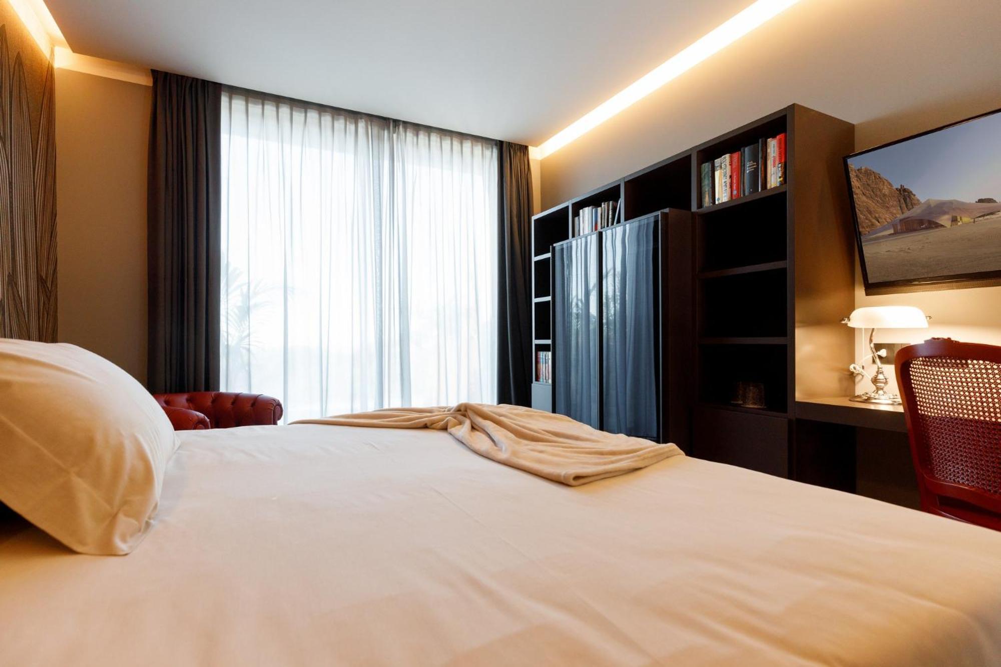 Deville & Spa Costermano Rum bild